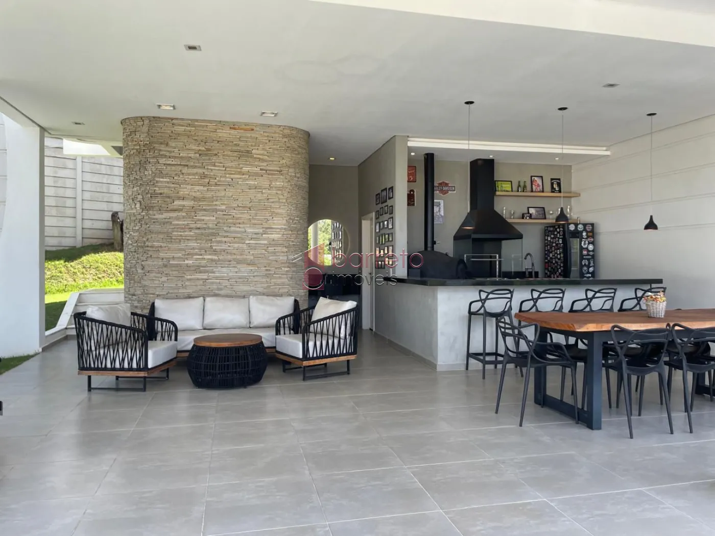 CASA COM 04 SUÍTES À VENDA NO CONDOMÍNIO TERRAS DE SANTA TERESA EM ITUPEVA/SP