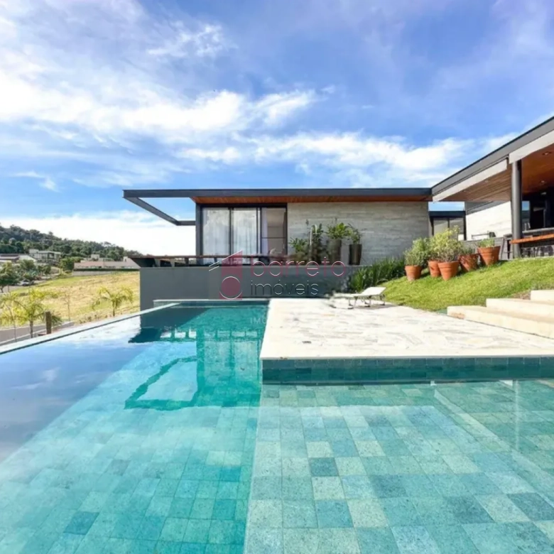 SOBRADO À VENDA COM 03 QUARTOS – CONDOMÍNIO FAZENDA SERRA AZUL 1 – ITUPEVA/SP