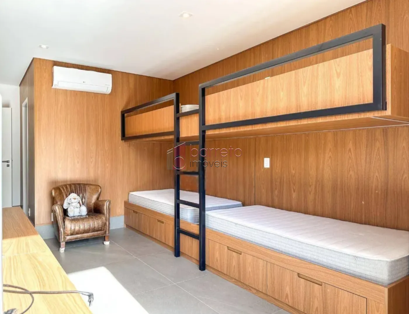 SOBRADO À VENDA COM 03 QUARTOS – CONDOMÍNIO FAZENDA SERRA AZUL 1 – ITUPEVA/SP