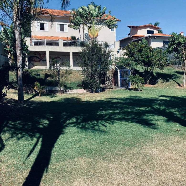 CASA SOBRADO COM 04 SUÍTES À VENDA NO CONDOMÍNIO VILLAGE MORRO ALTO – ITUPEVA/SP