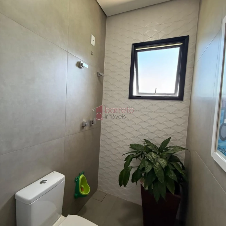 CASA TÉRREA DE ALTO PADRÃO COM 03 SUÍTES À VENDA NO CONDOMÍNIO TERRAS DA ALVORADA – JUNDIAÍ/SP