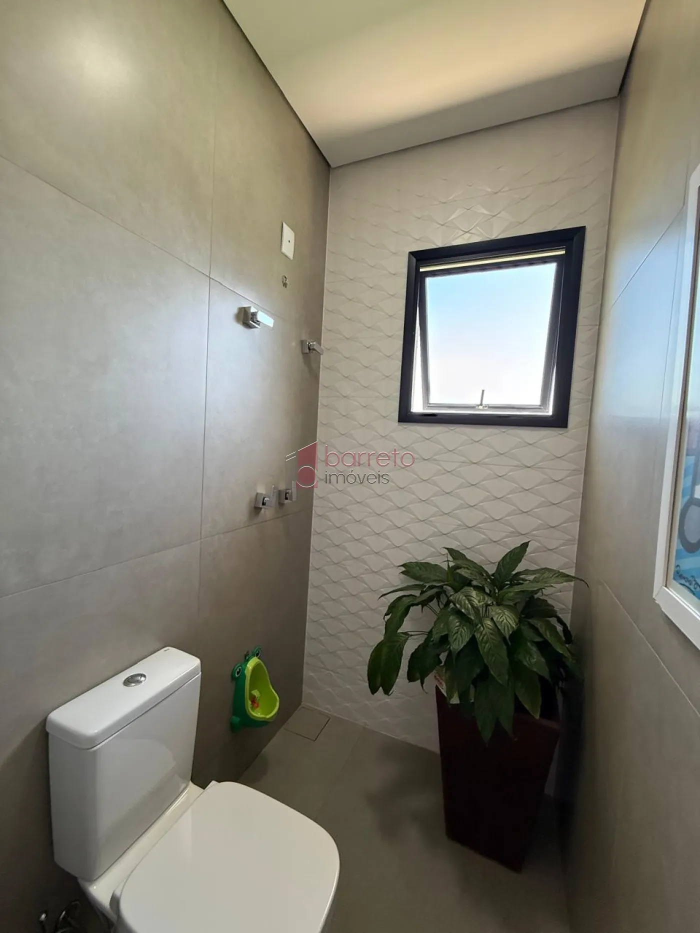 CASA TÉRREA DE ALTO PADRÃO COM 03 SUÍTES À VENDA NO CONDOMÍNIO TERRAS DA ALVORADA – JUNDIAÍ/SP