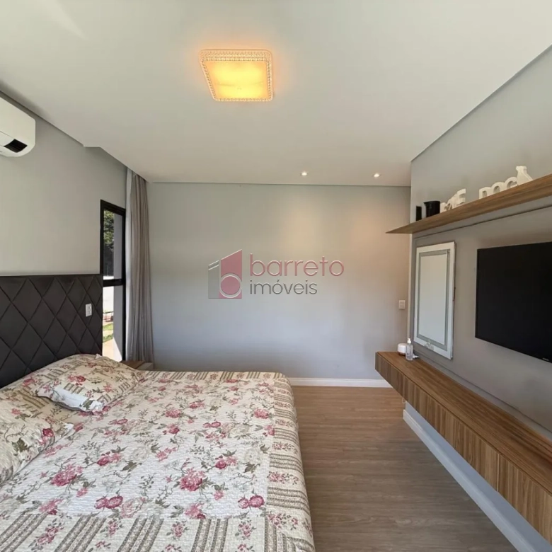 CASA TÉRREA DE ALTO PADRÃO COM 03 SUÍTES À VENDA NO CONDOMÍNIO TERRAS DA ALVORADA – JUNDIAÍ/SP