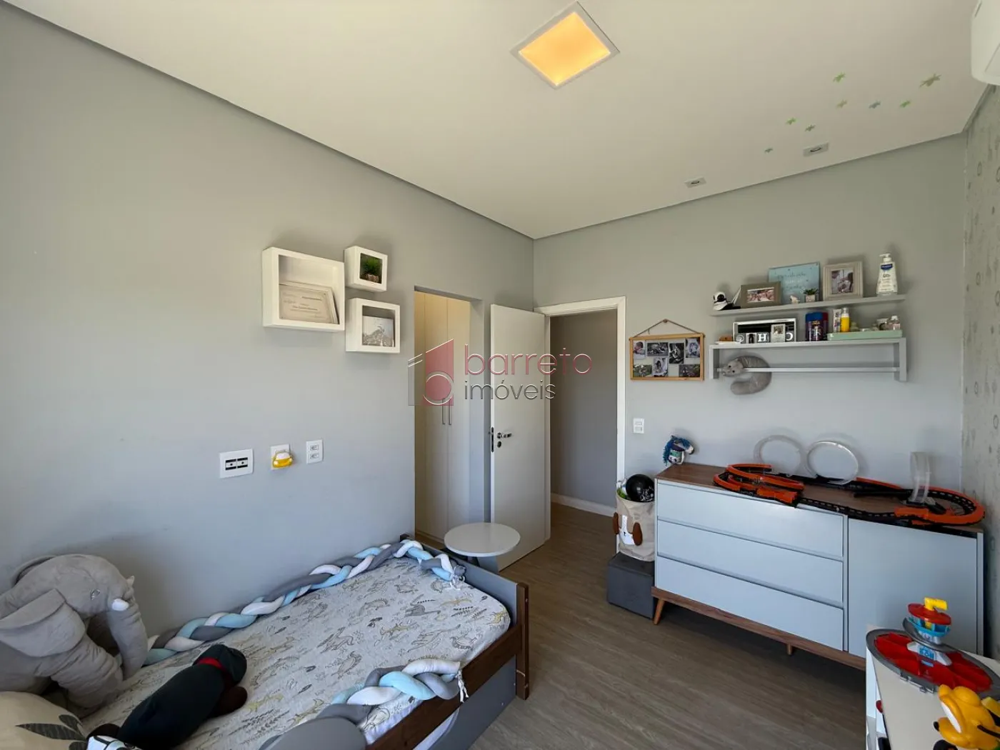 CASA TÉRREA DE ALTO PADRÃO COM 03 SUÍTES À VENDA NO CONDOMÍNIO TERRAS DA ALVORADA – JUNDIAÍ/SP