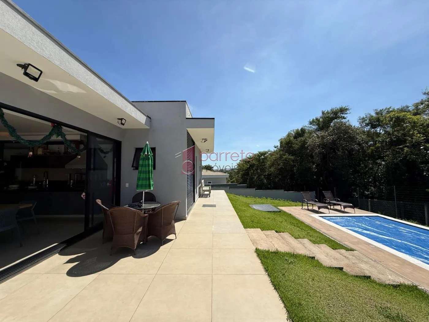 CASA TÉRREA DE ALTO PADRÃO COM 03 SUÍTES À VENDA NO CONDOMÍNIO TERRAS DA ALVORADA – JUNDIAÍ/SP