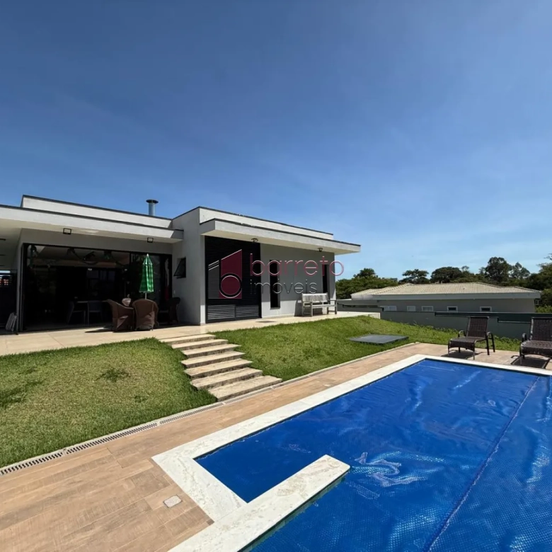 CASA TÉRREA DE ALTO PADRÃO COM 03 SUÍTES À VENDA NO CONDOMÍNIO TERRAS DA ALVORADA – JUNDIAÍ/SP
