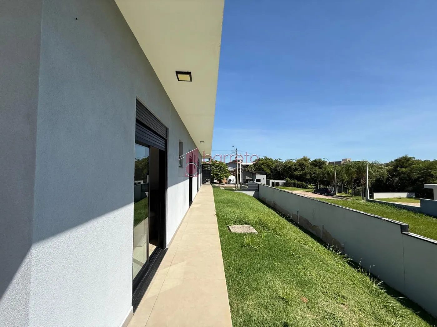 CASA TÉRREA DE ALTO PADRÃO COM 03 SUÍTES À VENDA NO CONDOMÍNIO TERRAS DA ALVORADA – JUNDIAÍ/SP