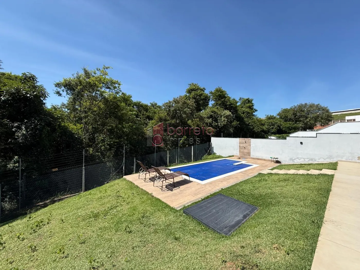 CASA TÉRREA DE ALTO PADRÃO COM 03 SUÍTES À VENDA NO CONDOMÍNIO TERRAS DA ALVORADA – JUNDIAÍ/SP