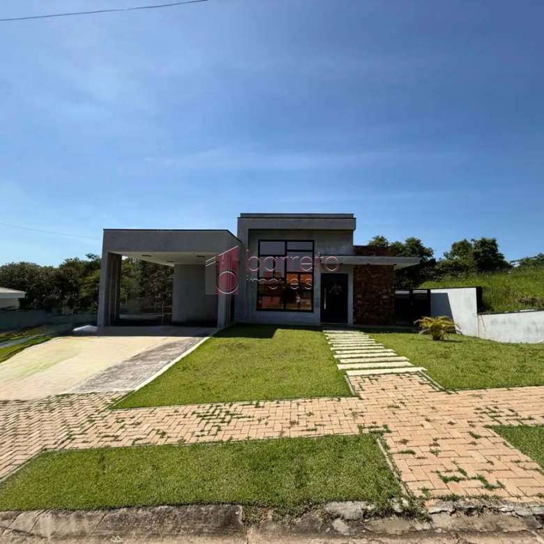 CASA TÉRREA DE ALTO PADRÃO COM 03 SUÍTES À VENDA NO CONDOMÍNIO TERRAS DA ALVORADA – JUNDIAÍ/SP