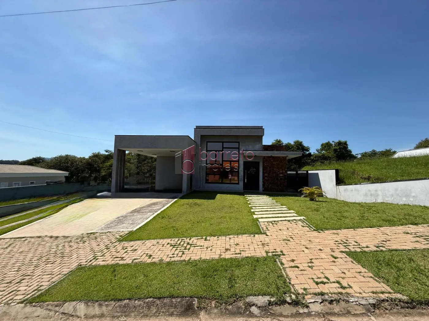 CASA TÉRREA DE ALTO PADRÃO COM 03 SUÍTES À VENDA NO CONDOMÍNIO TERRAS DA ALVORADA – JUNDIAÍ/SP