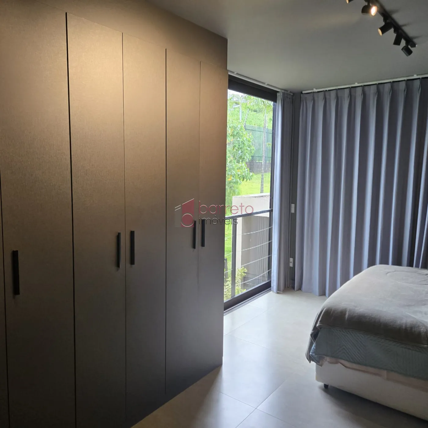 SOBRADO À VENDA – 5 QUARTOS – CONDOMÍNIO SERRAZUL II – ITUPEVA/SP