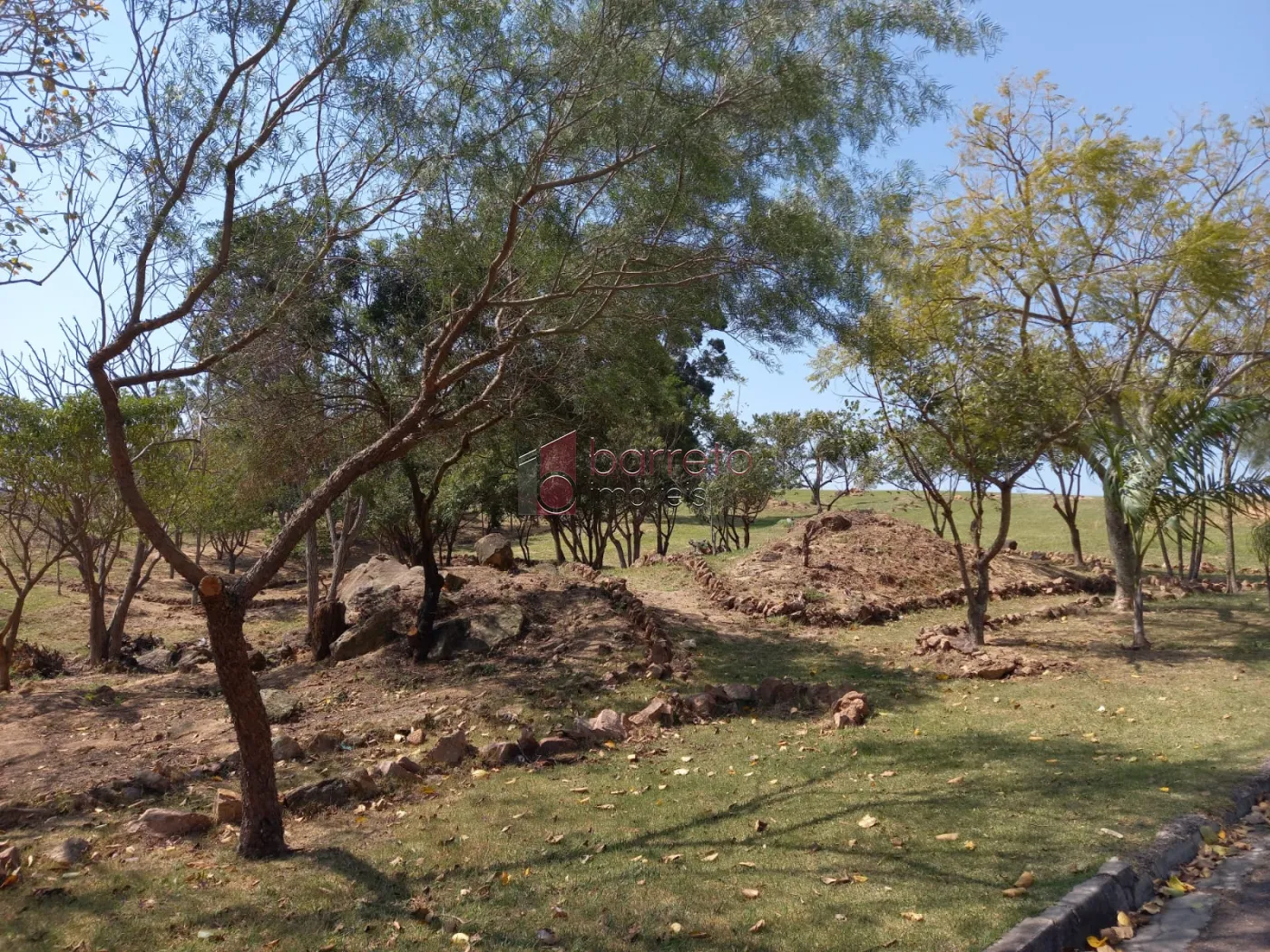 TERRENO PARA VENDA NO CONDOMÍNIO COLINAS DE INHANDJARA – ITUPEVA/SP