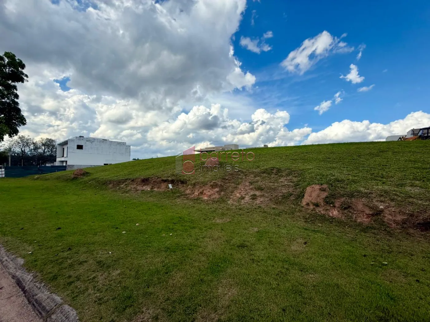 TERRENO COM ÓTIMA TOPOGRAFIA À VENDA NO CONDOMÍNIO TERRAS DA ALVORADA EM ITUPEVA/SP