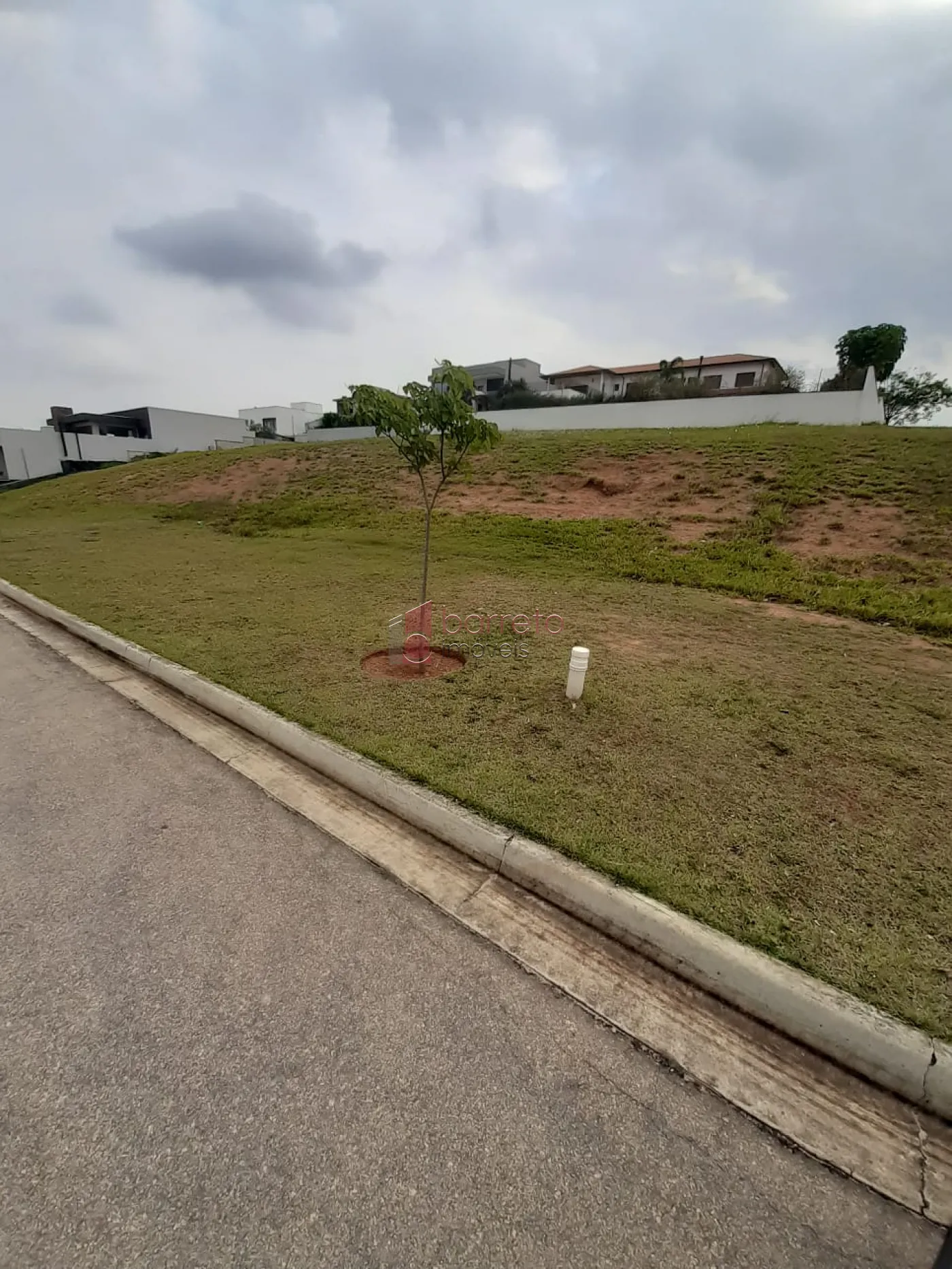 TERRENO PLANO À VENDA NO CONDOMÍNIO FAZENDA SERRA AZUL II EM ITUPEVA/SP