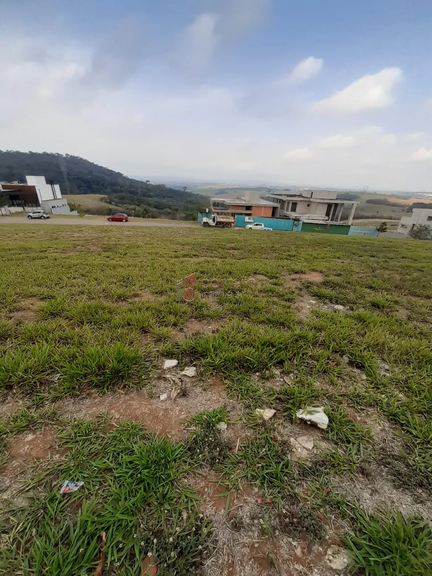 TERRENO PLANO À VENDA NO CONDOMÍNIO FAZENDA SERRA AZUL II EM ITUPEVA/SP