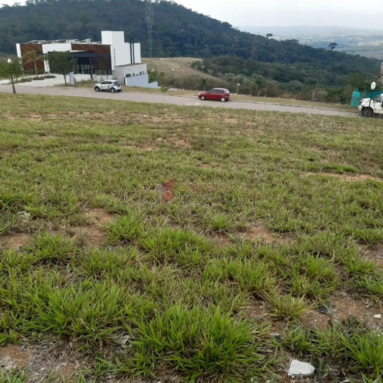 TERRENO PLANO À VENDA NO CONDOMÍNIO FAZENDA SERRA AZUL II EM ITUPEVA/SP