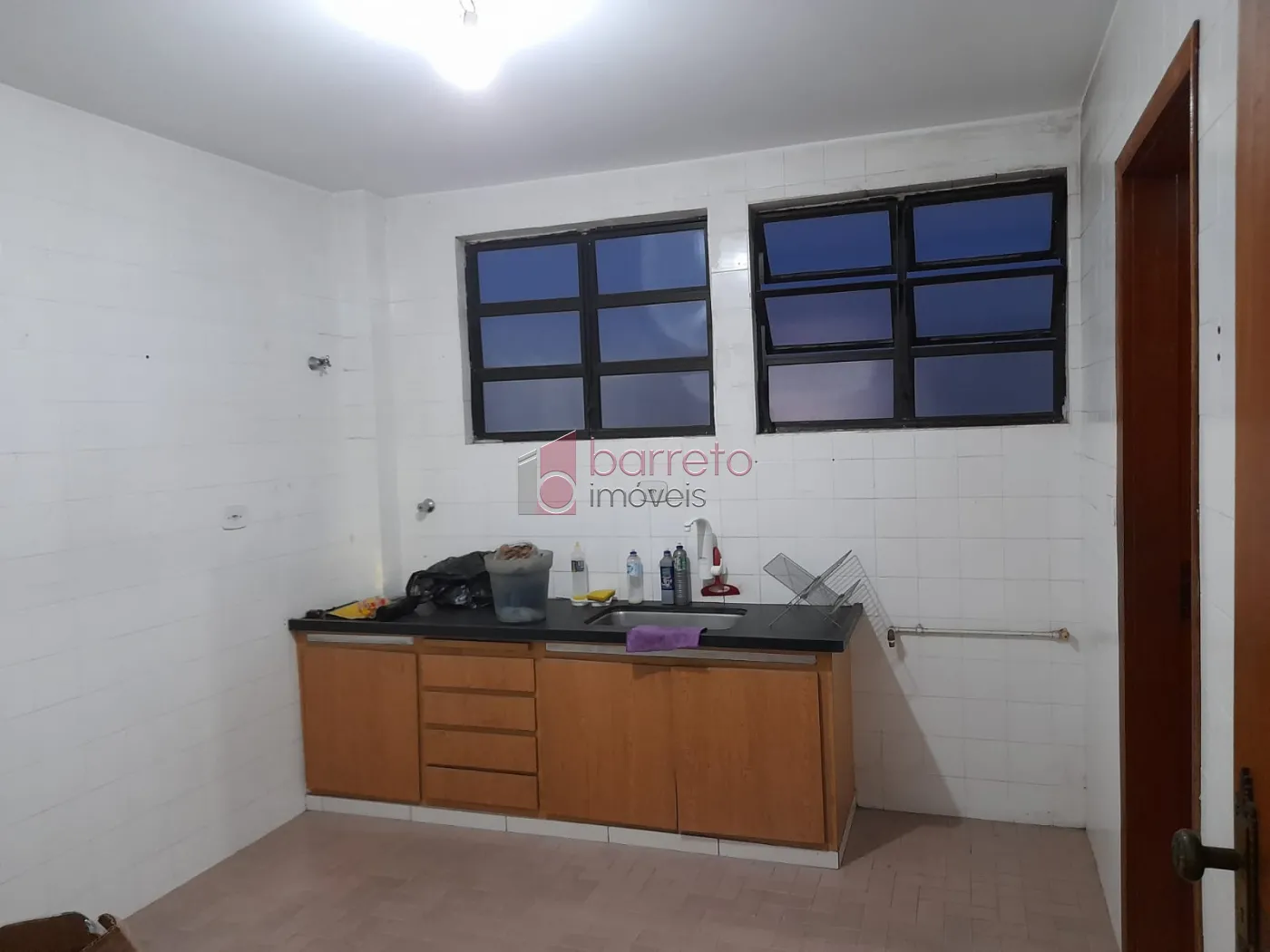 APARTAMENTO COM 03 QUARTOS À VENDA NO EDIFÍCIO JARDIM FIGUEIRAS NO CENTRO DE JUNDIAÍ/SP