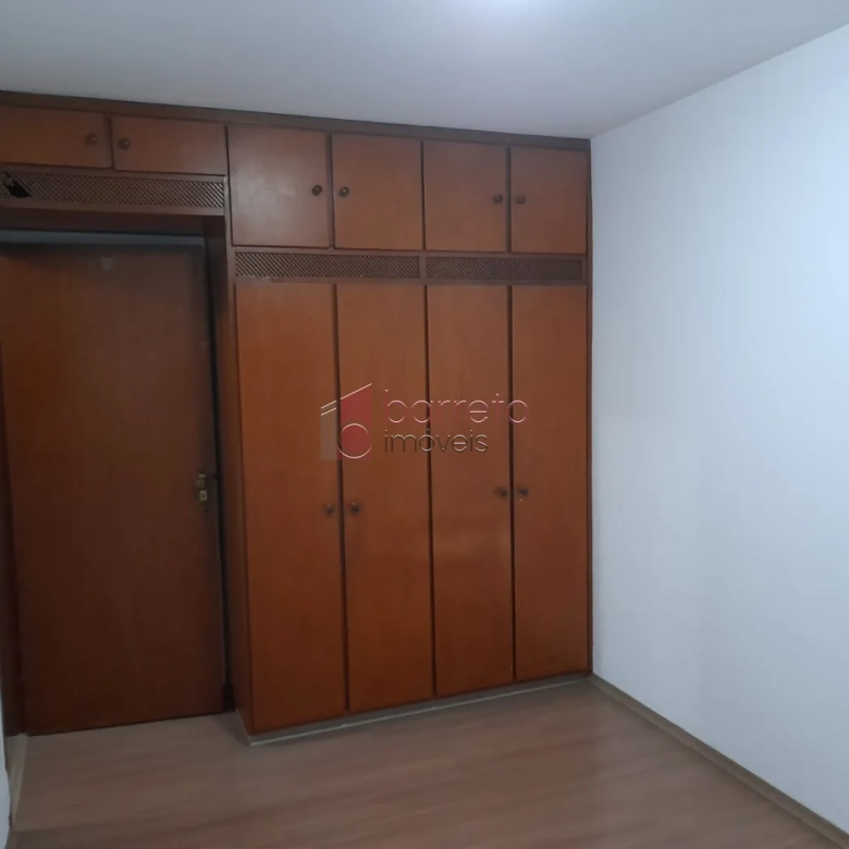 APARTAMENTO COM 03 QUARTOS À VENDA NO EDIFÍCIO JARDIM FIGUEIRAS NO CENTRO DE JUNDIAÍ/SP