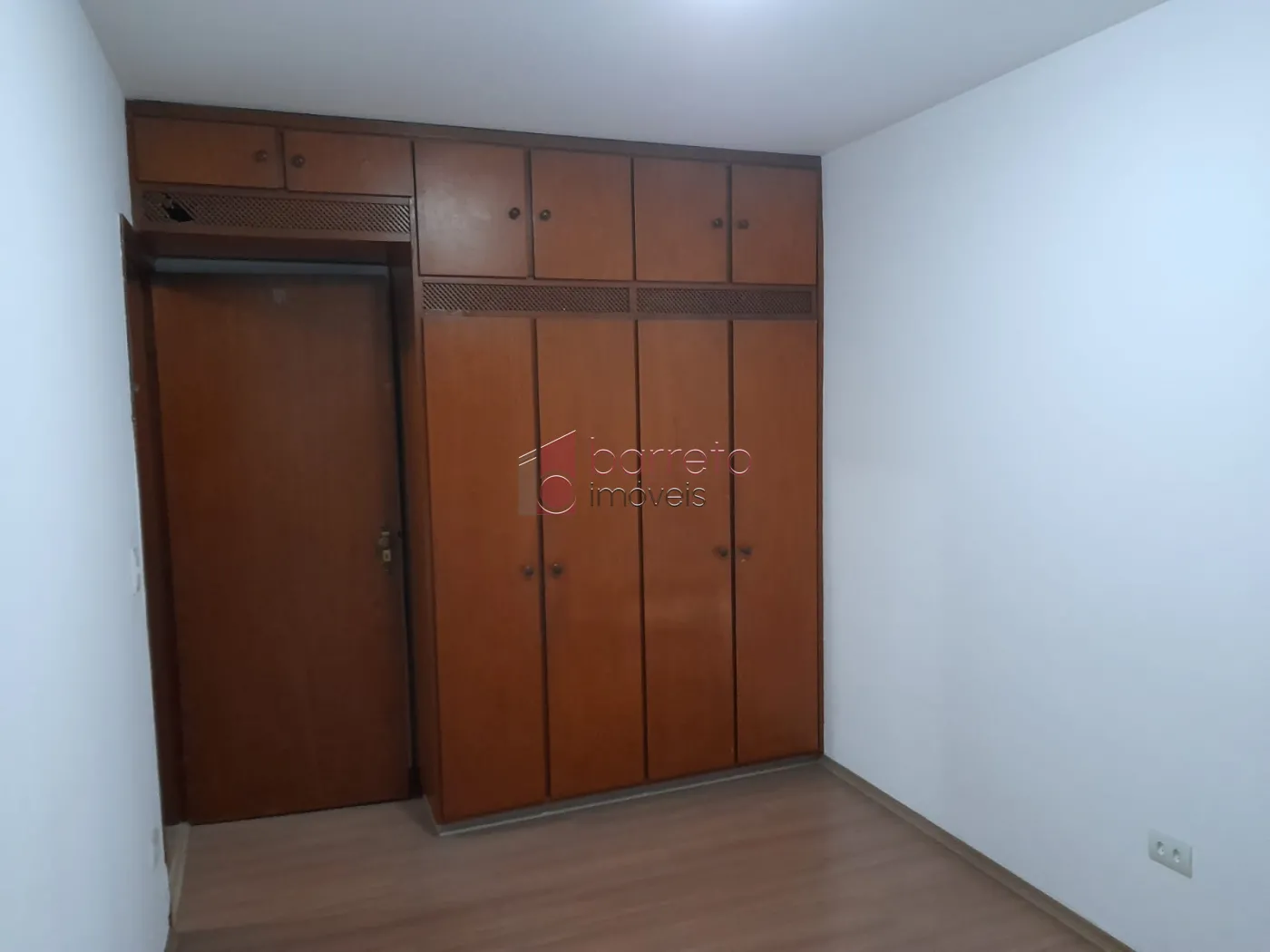 APARTAMENTO COM 03 QUARTOS À VENDA NO EDIFÍCIO JARDIM FIGUEIRAS NO CENTRO DE JUNDIAÍ/SP
