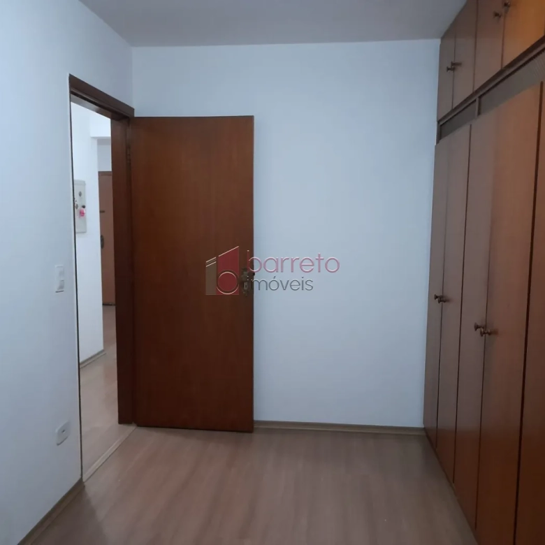 APARTAMENTO COM 03 QUARTOS À VENDA NO EDIFÍCIO JARDIM FIGUEIRAS NO CENTRO DE JUNDIAÍ/SP
