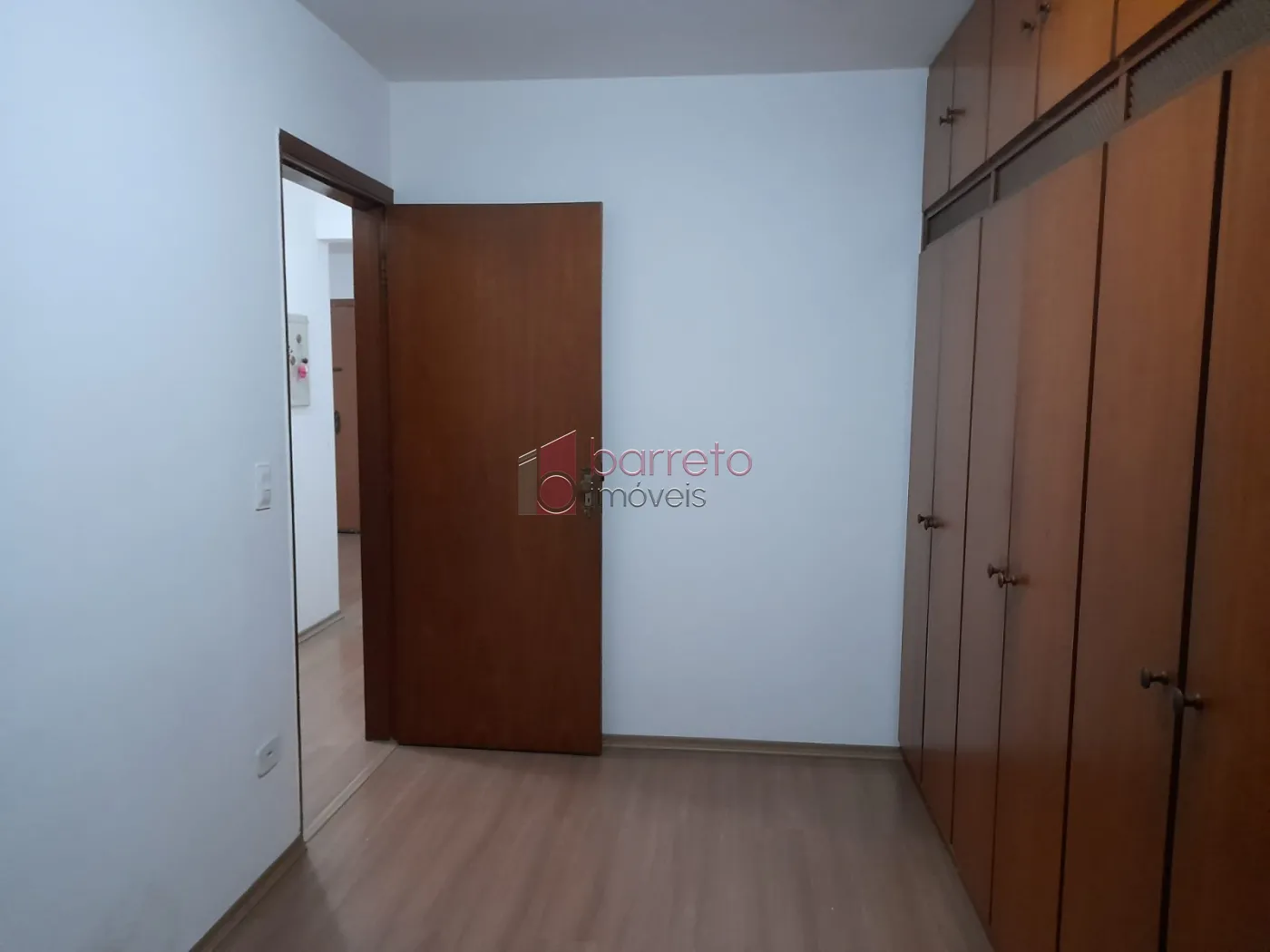 APARTAMENTO COM 03 QUARTOS À VENDA NO EDIFÍCIO JARDIM FIGUEIRAS NO CENTRO DE JUNDIAÍ/SP