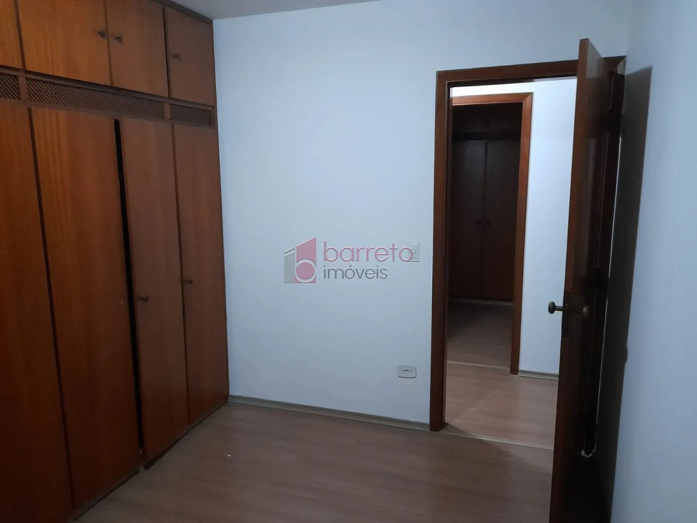 APARTAMENTO COM 03 QUARTOS À VENDA NO EDIFÍCIO JARDIM FIGUEIRAS NO CENTRO DE JUNDIAÍ/SP