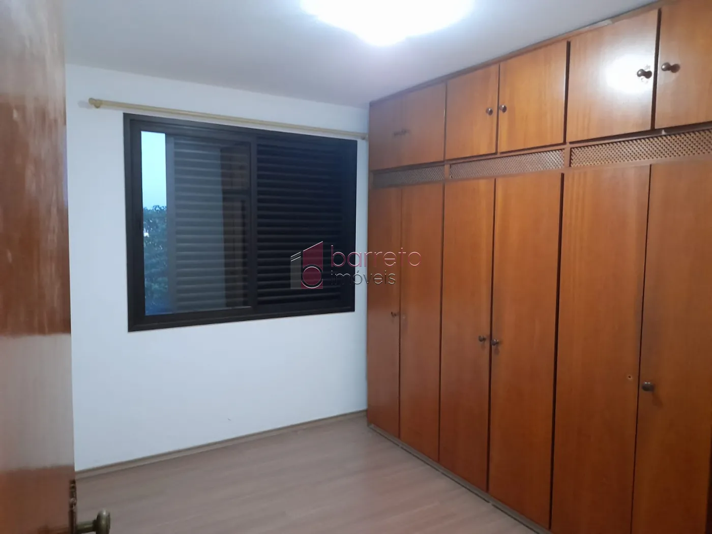 APARTAMENTO COM 03 QUARTOS À VENDA NO EDIFÍCIO JARDIM FIGUEIRAS NO CENTRO DE JUNDIAÍ/SP