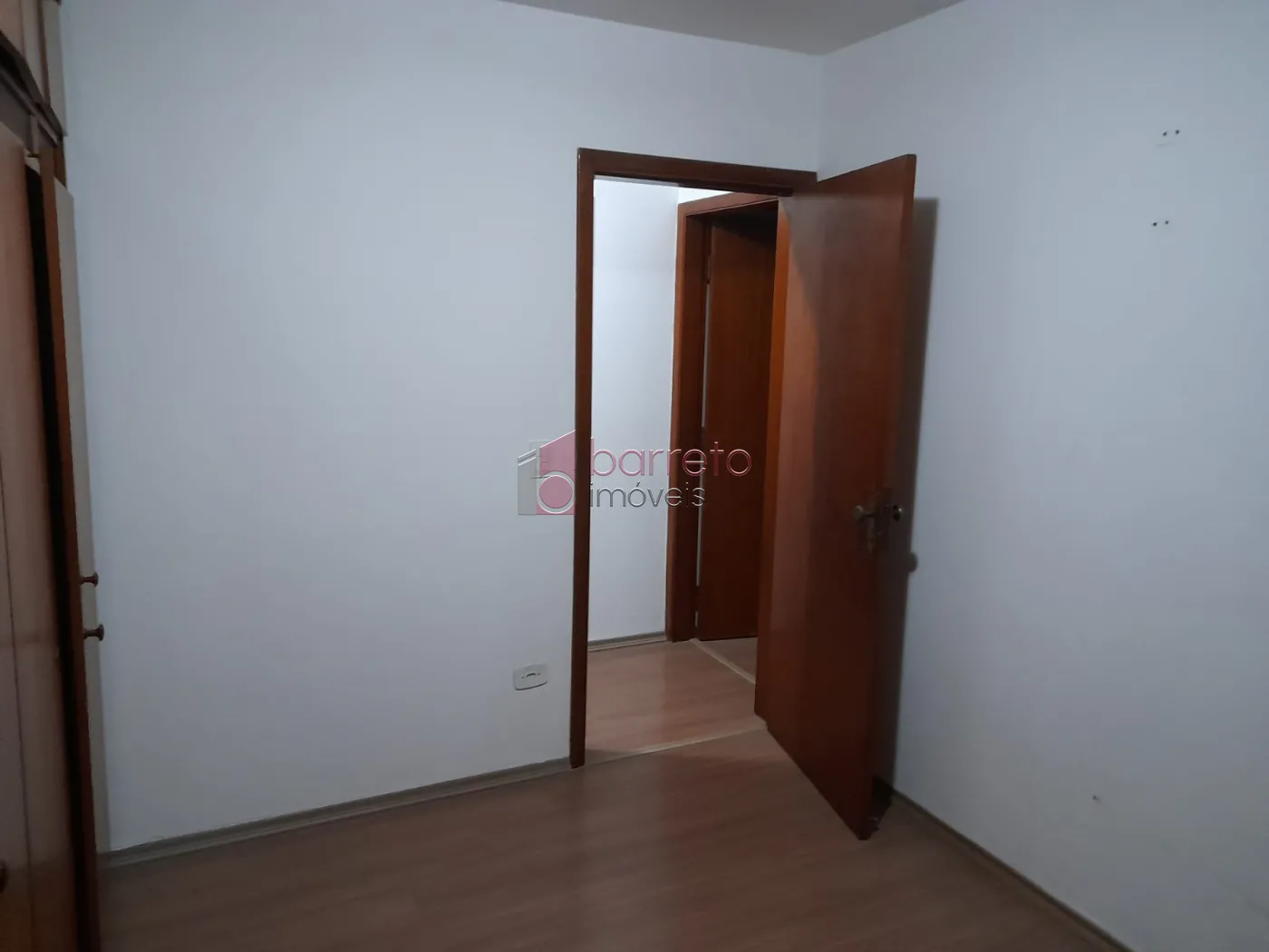 APARTAMENTO COM 03 QUARTOS À VENDA NO EDIFÍCIO JARDIM FIGUEIRAS NO CENTRO DE JUNDIAÍ/SP