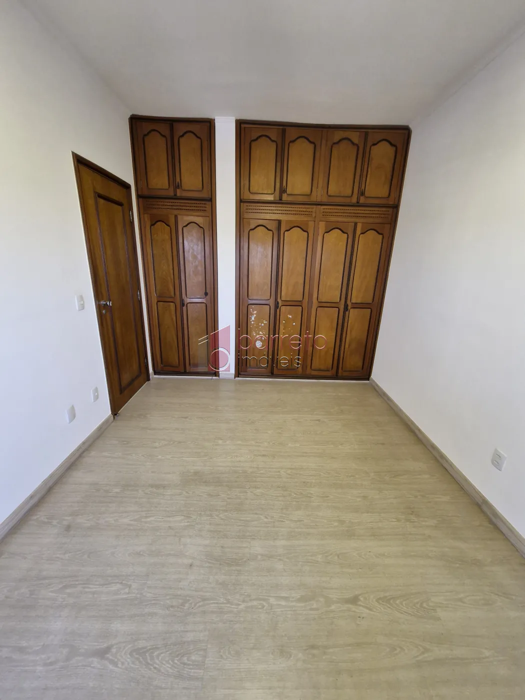 APARTAMENTO PARA LOCAÇÃO OU VENDA, NO CONDOMÍNIO EDIFÍCIO MEDITERRÂNEO NO CENTRO DE JUNDIAÍ – SP