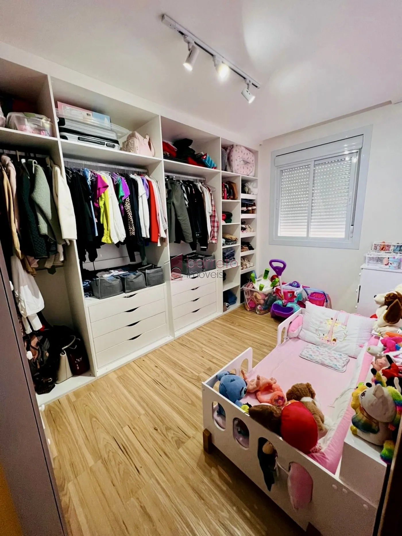 APARTAMENTO À VENDA NO CONDOMÍNIO MYRIAD NO BAIRRO ENGORDADOURO EM JUNDIAÍ/SP