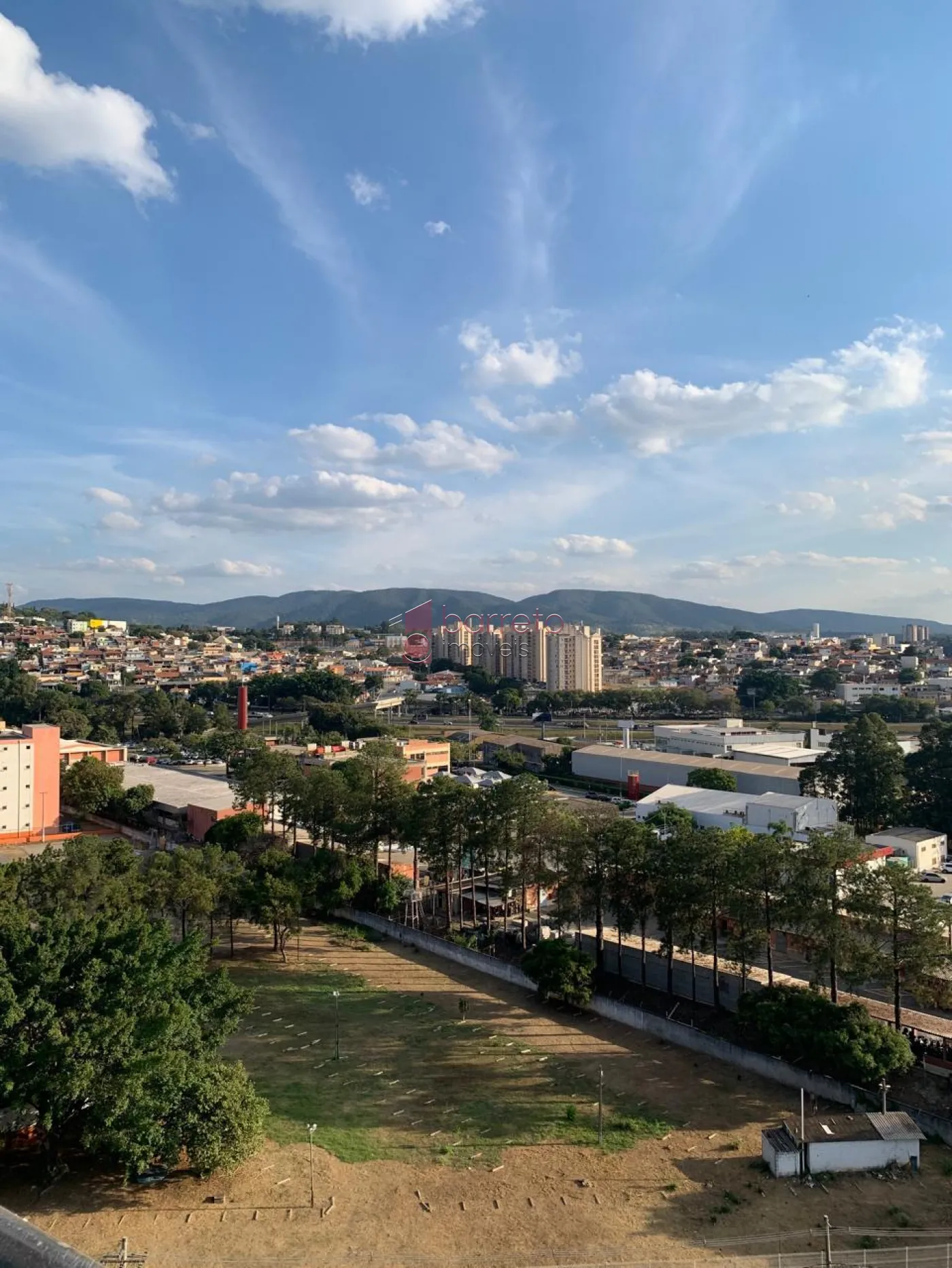 APARTAMENTO À VENDA NO CONDOMÍNIO SÃO FRANCISCO DE ASSIS NO BAIRRO DO RETIRO EM JUNDIAÍ/SP