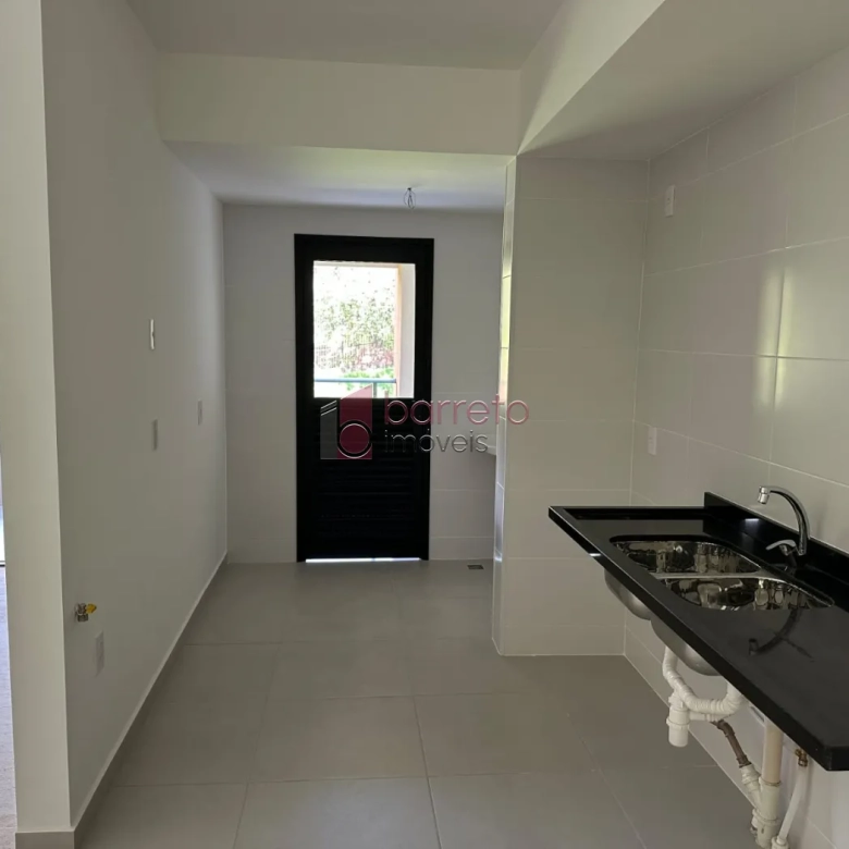 APARTAMENTO NO CONTRAPISO À VENDA – CONDOMÍNIO ODEON – JUNDIAÍ/SP