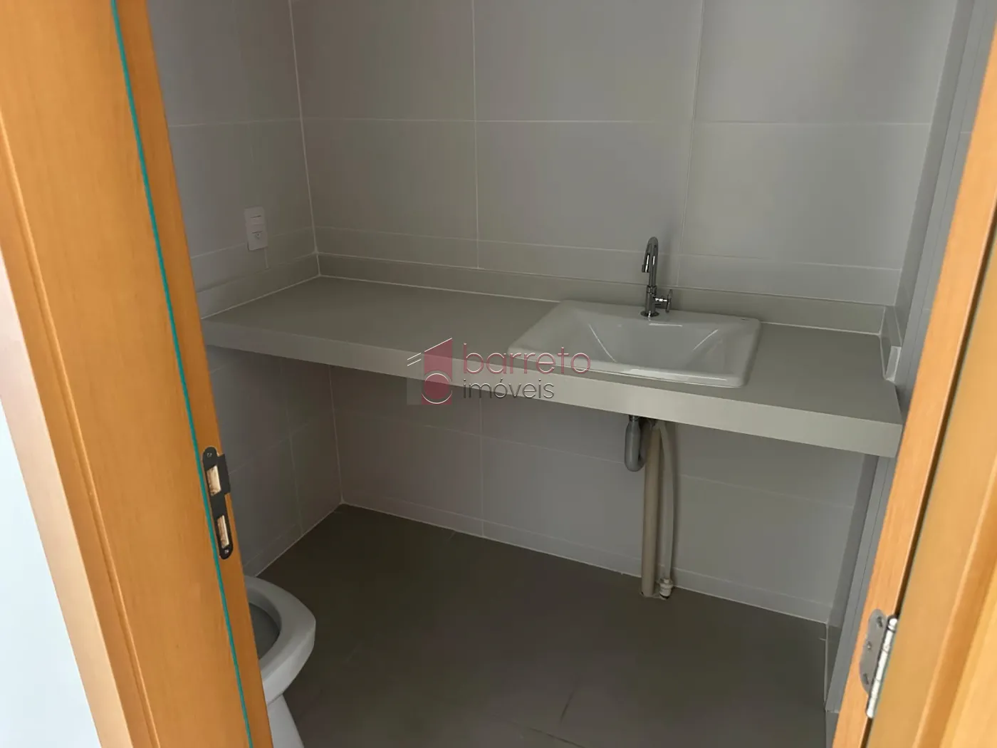 APARTAMENTO NO CONTRAPISO À VENDA – CONDOMÍNIO ODEON – JUNDIAÍ/SP
