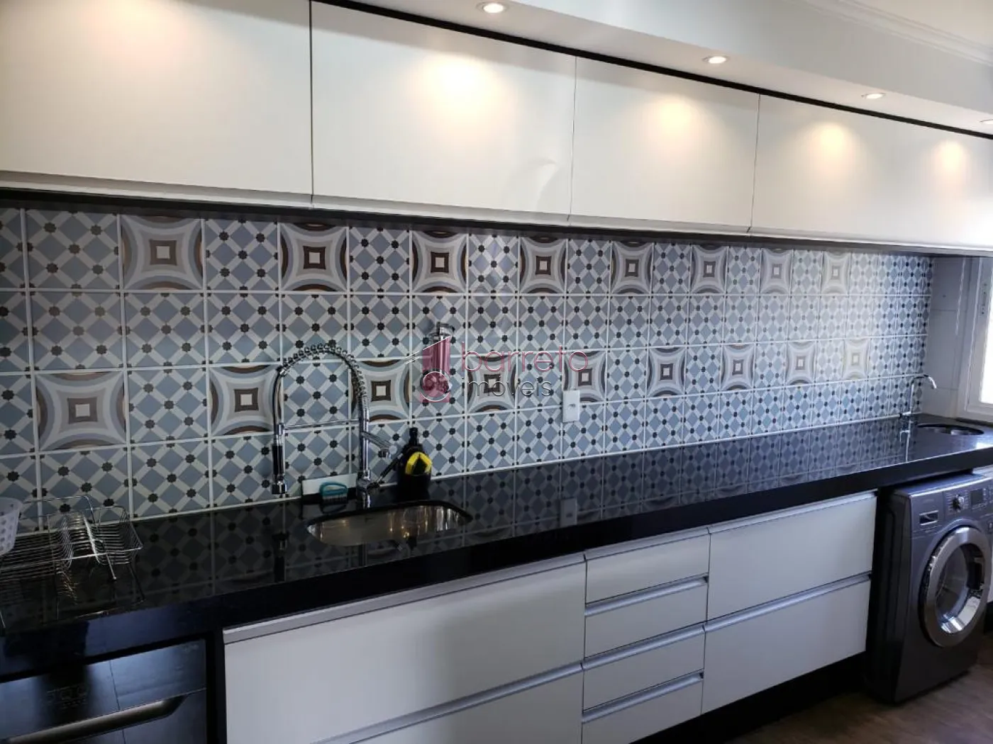 APARTAMENTO MOBILIADO PARA VENDA NO EDIFÍCIO APUÃ – JUNDIAÍ/SP