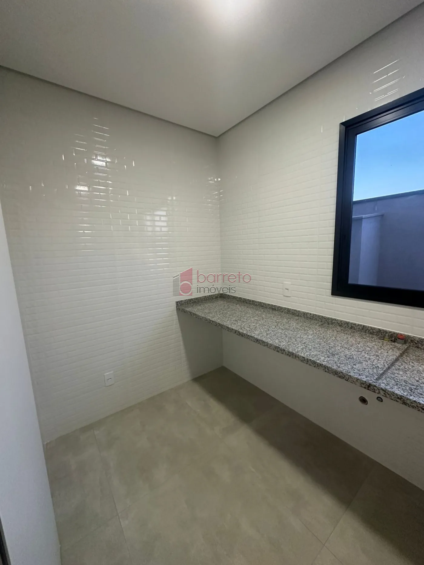 CASA TÉRREA DE ALTO PADRÃO COM 04 SUÍTES À VENDA NO CONDOMÍNIO BRISAS JUNDIAÍ – JUNDIAÍ/SP