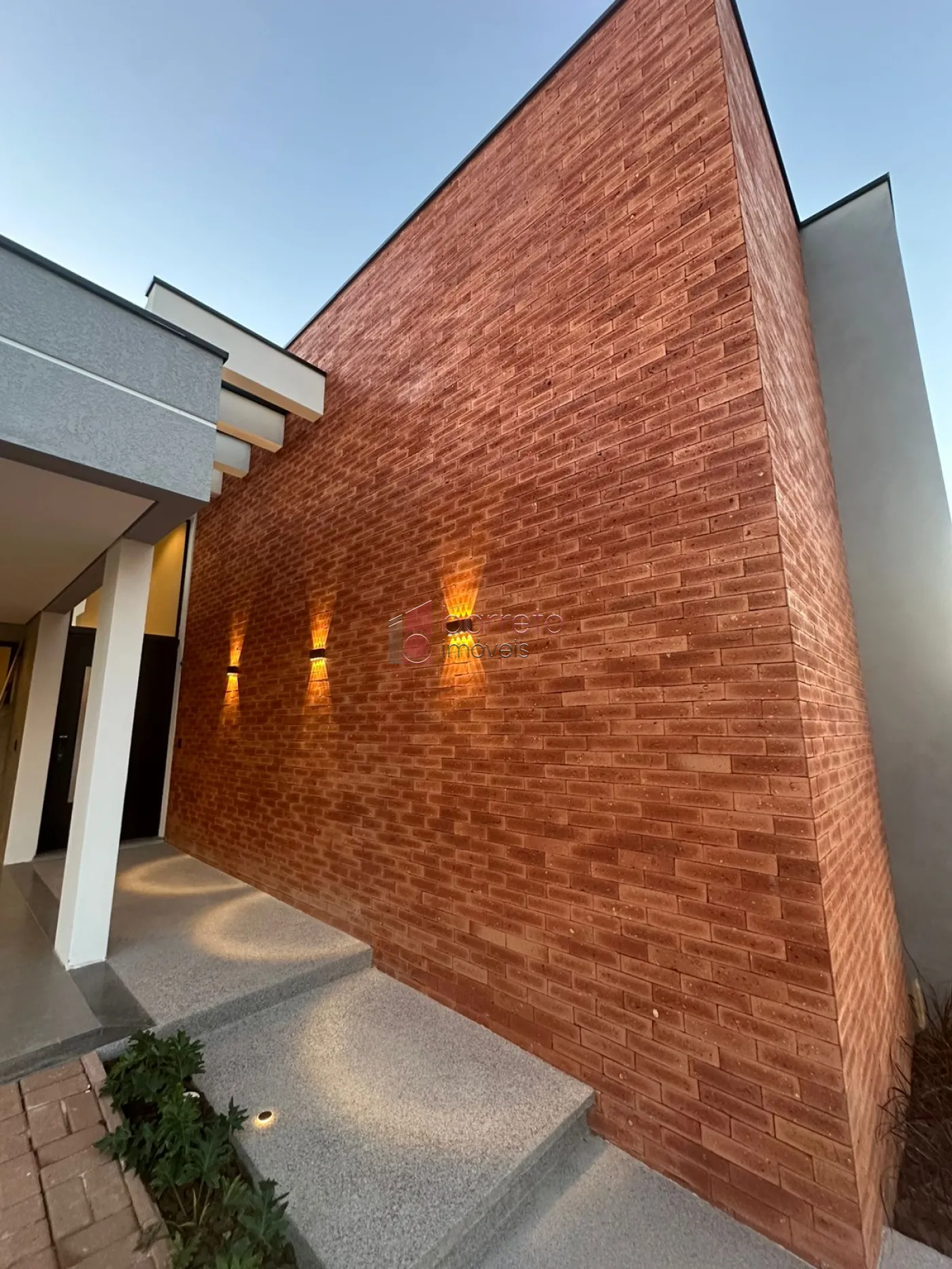 CASA TÉRREA DE ALTO PADRÃO COM 04 SUÍTES À VENDA NO CONDOMÍNIO BRISAS JUNDIAÍ – JUNDIAÍ/SP