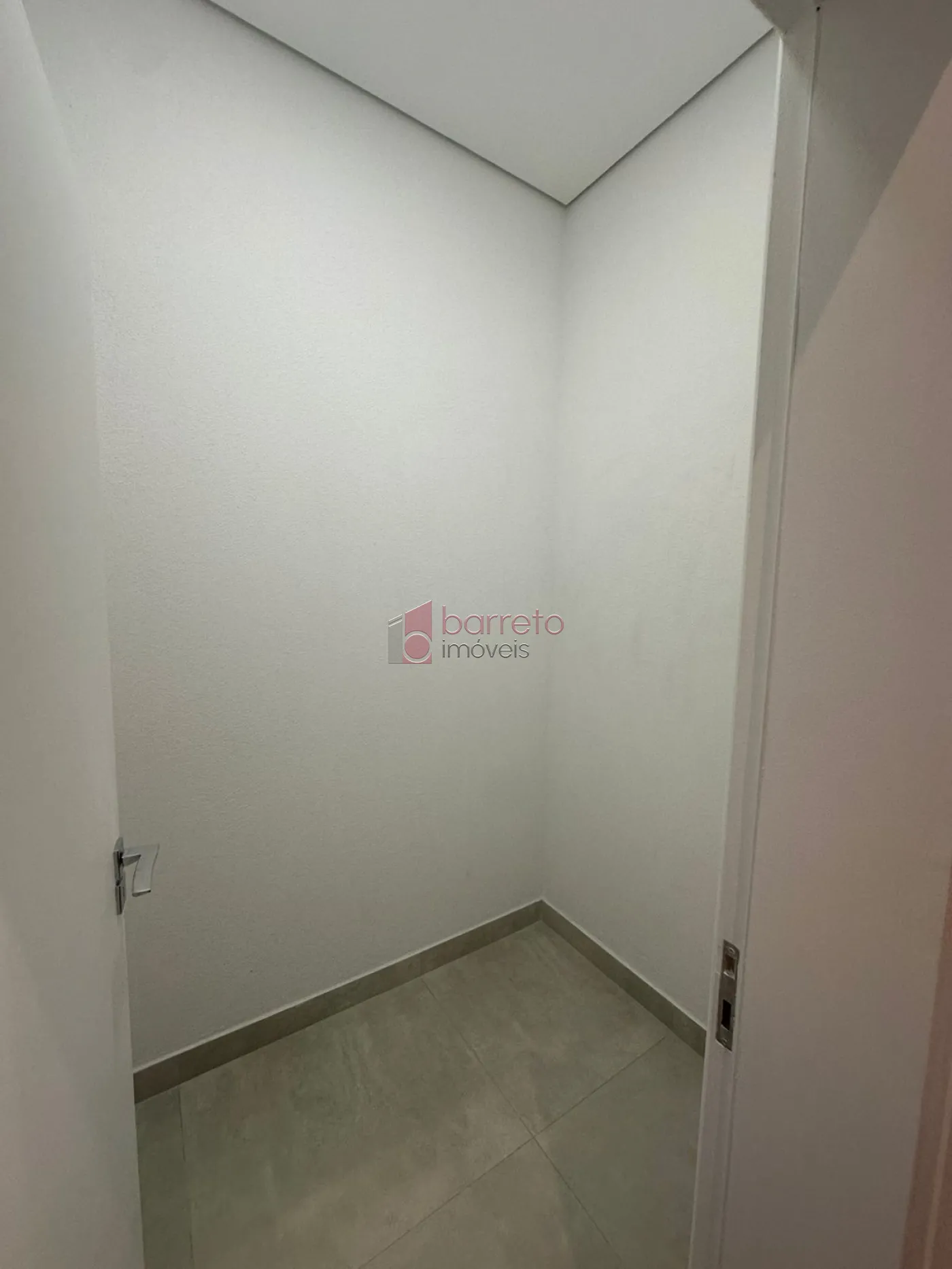 CASA TÉRREA DE ALTO PADRÃO COM 04 SUÍTES À VENDA NO CONDOMÍNIO BRISAS JUNDIAÍ – JUNDIAÍ/SP