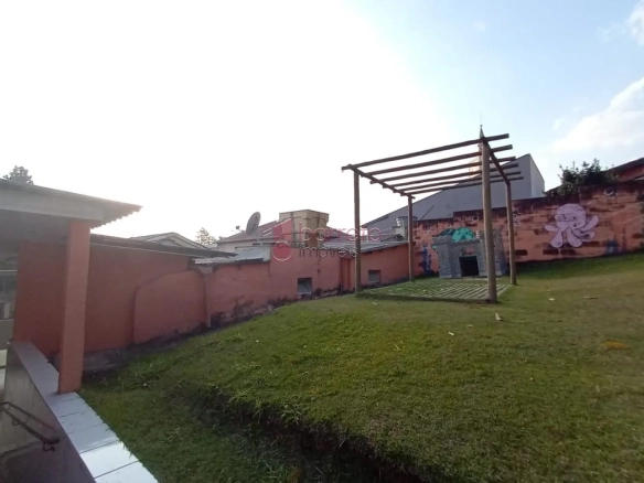 IMÓVEL COM 10 SALAS, PARQUE GRAMADO E 4 VAGAS – PRÓXIMO AO CENTRO DE JUNDIAI/SP