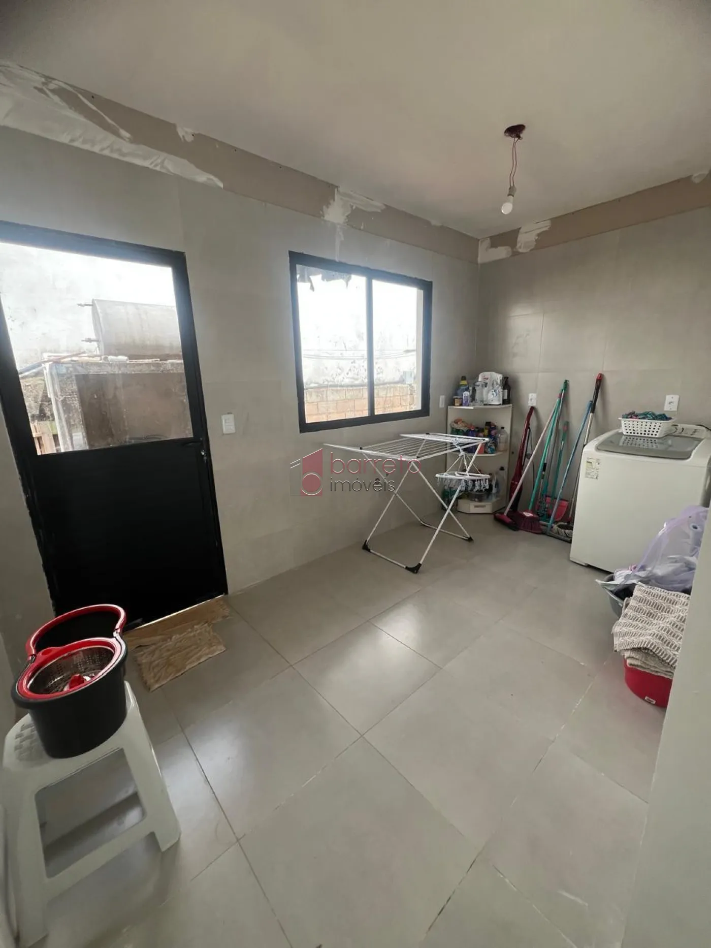 CASA COM 04 SUÍTES À VENDA NO CONDOMÍNIO PORTAL DA COLINA EM JUNDIAÍ/SP