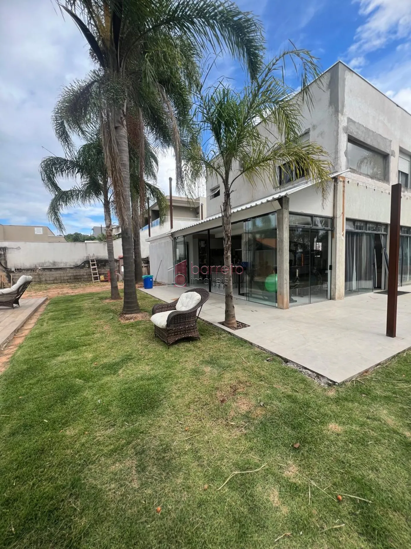 CASA COM 04 SUÍTES À VENDA NO CONDOMÍNIO PORTAL DA COLINA EM JUNDIAÍ/SP