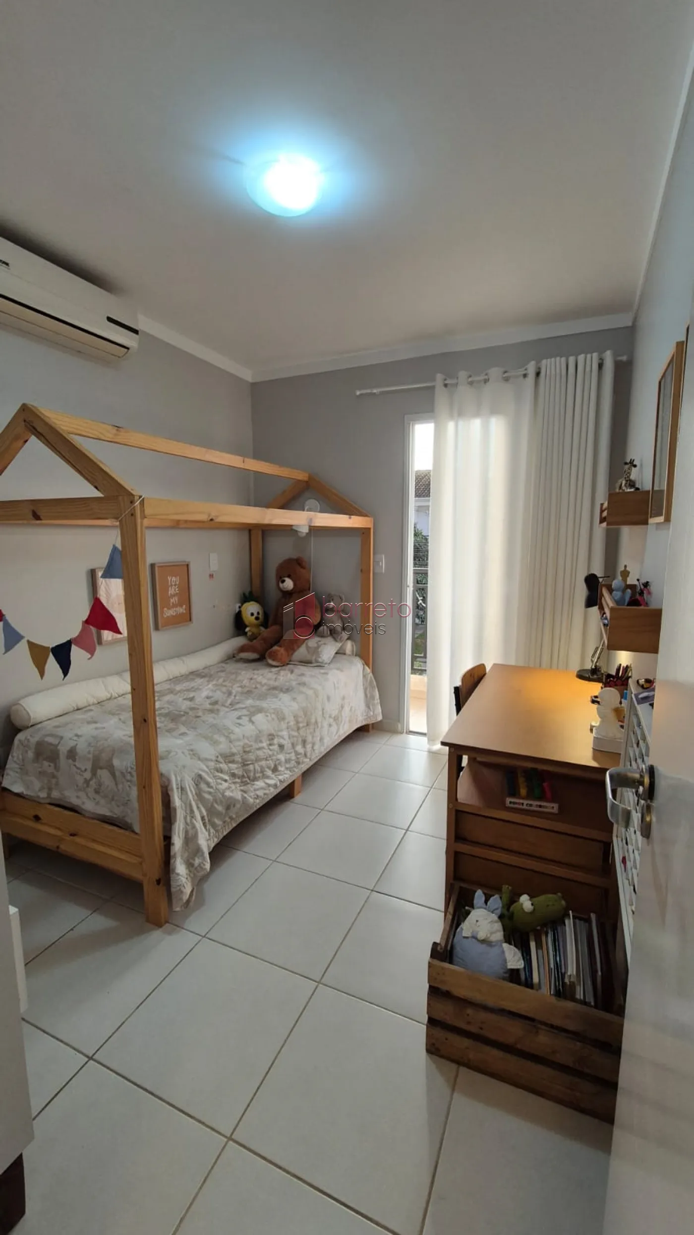 SOBRADO À VENDA – 03 QUARTOS – CONDOMÍNIO THINA  – JUNDIAÍ/SP