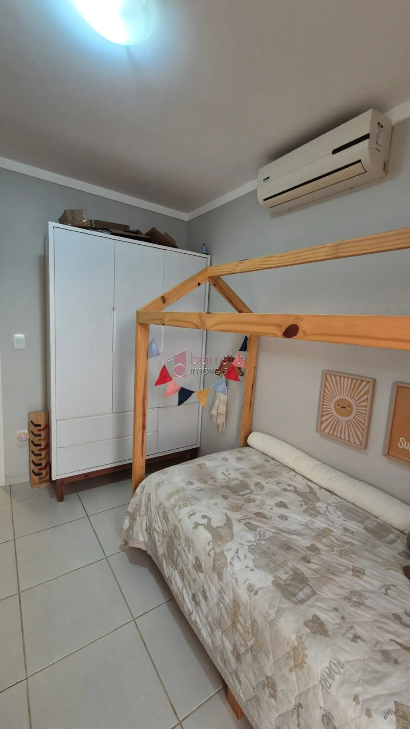 SOBRADO À VENDA – 03 QUARTOS – CONDOMÍNIO THINA  – JUNDIAÍ/SP