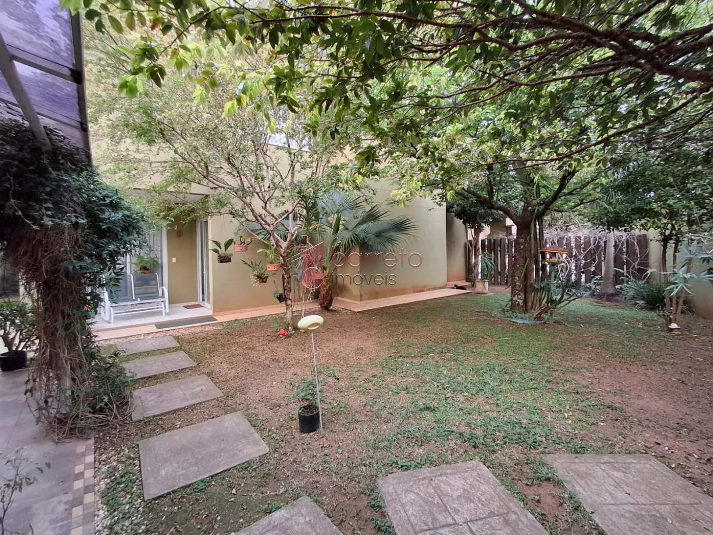 CASA PARA VENDA, NO CONDOMÍNIO VILLAGIO DA SERRA – BAIRRO JARDIM DAS SAMAMBAIAS – JUNDIAÍ – SP