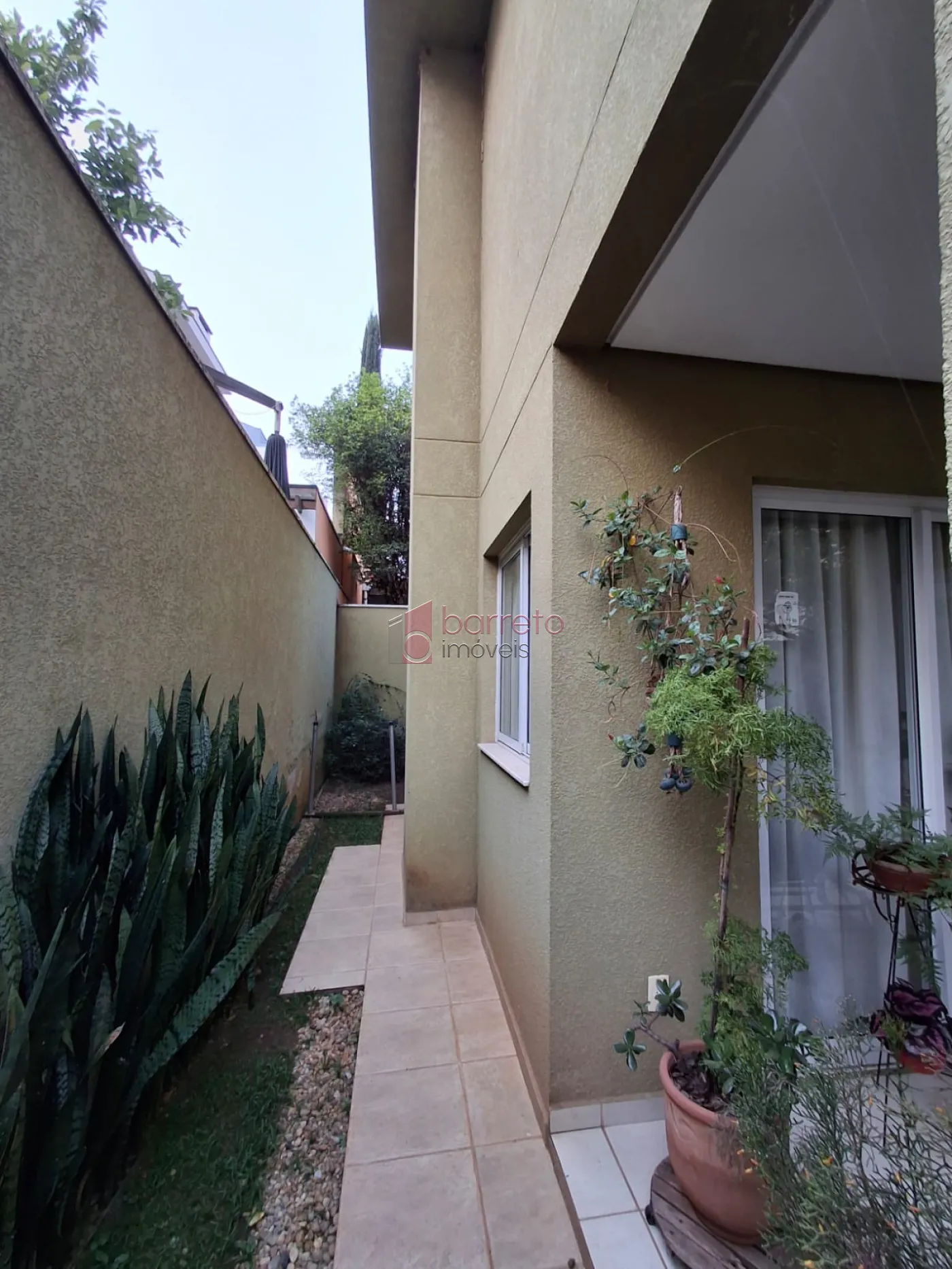CASA PARA VENDA, NO CONDOMÍNIO VILLAGIO DA SERRA – BAIRRO JARDIM DAS SAMAMBAIAS – JUNDIAÍ – SP
