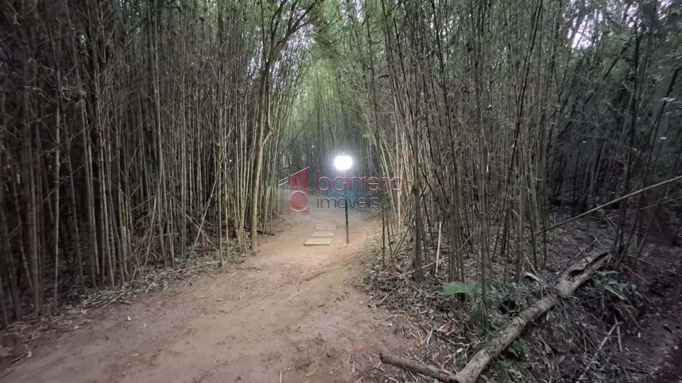 CASA PARA VENDA, NO CONDOMÍNIO VILLAGIO DA SERRA – BAIRRO JARDIM DAS SAMAMBAIAS – JUNDIAÍ – SP