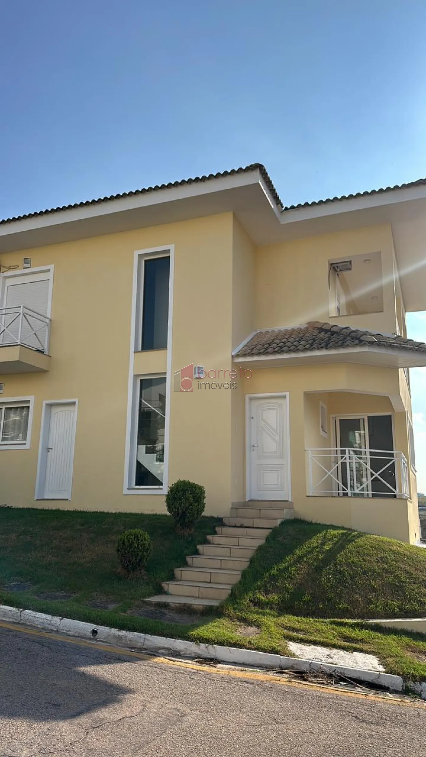 SOBRADO À VENDA – 03 QUARTOS – VILLAGE DAS FLORES – JUNDIAÍ/SP