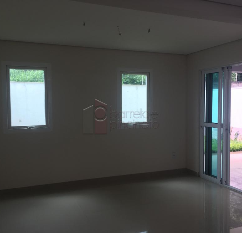 CASA À VENDA NO CONDOMÍNIO VILLA VERDE EM JUNDIAÍ – SP.