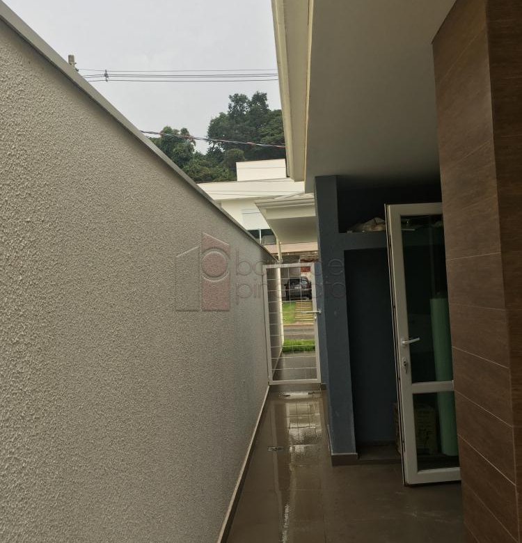 CASA À VENDA NO CONDOMÍNIO VILLA VERDE EM JUNDIAÍ – SP.