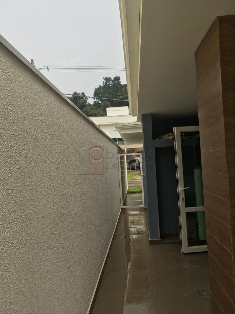 CASA À VENDA NO CONDOMÍNIO VILLA VERDE EM JUNDIAÍ – SP.