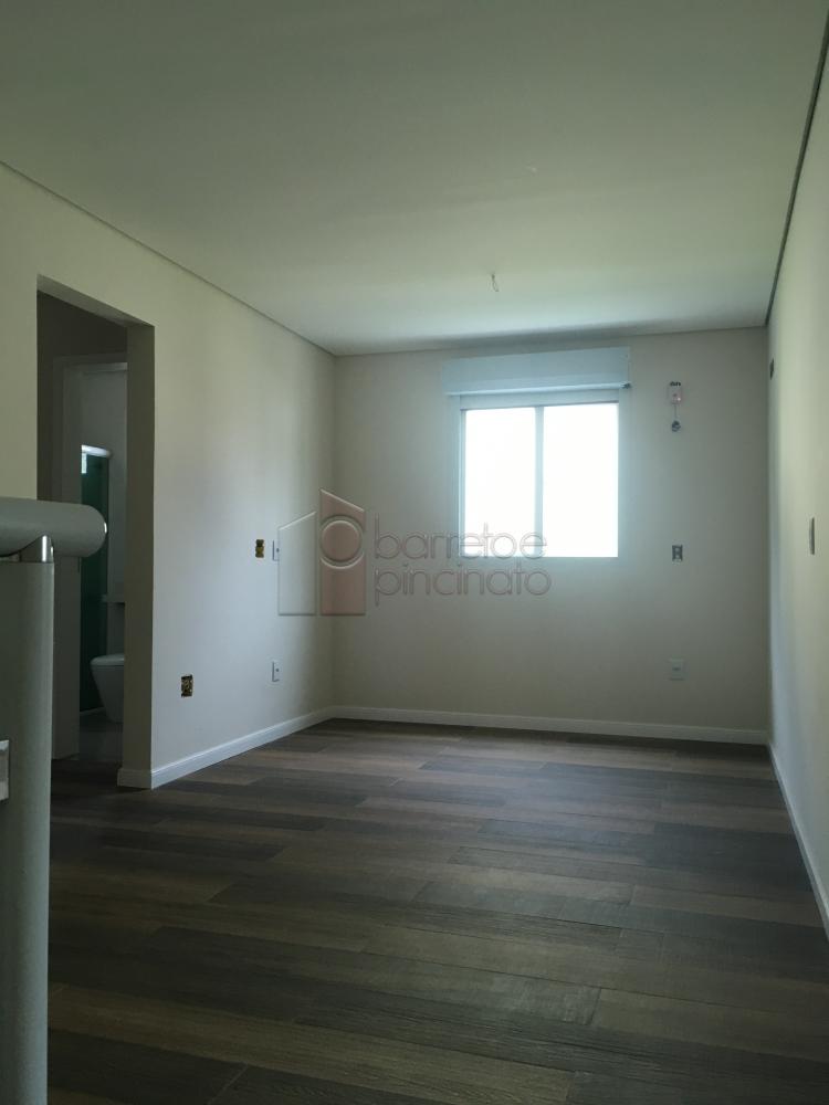 CASA À VENDA NO CONDOMÍNIO VILLA VERDE EM JUNDIAÍ – SP.
